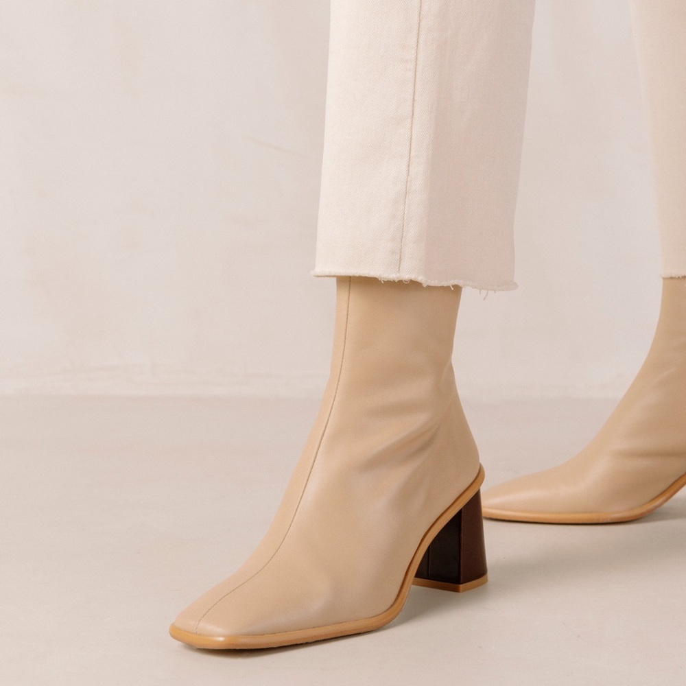 ALOHAS Tan Ankle Boots